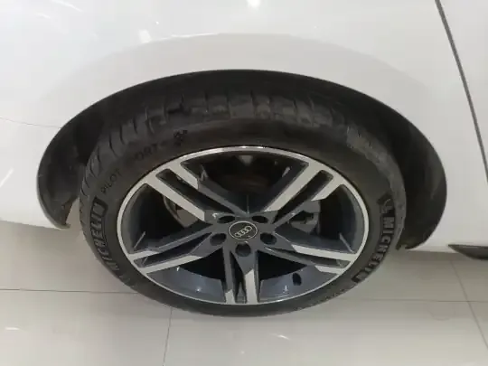 Audi A4L 2022 (48300 км)