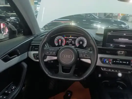 Audi A4L 2022 (48300 км)