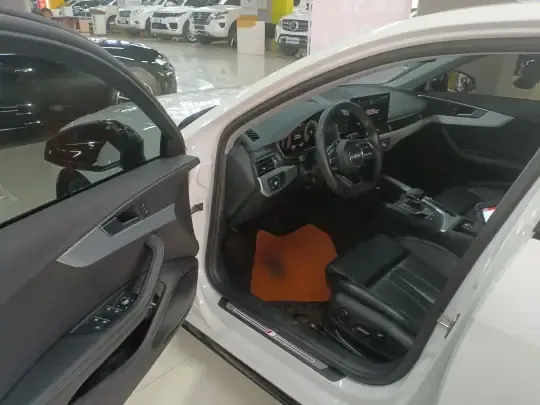 Audi A4L 2022 (48300 км)