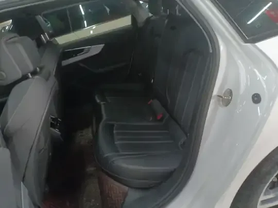 Audi A4L 2022 (48300 км)