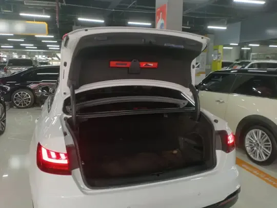 Audi A4L 2022 (48300 км)