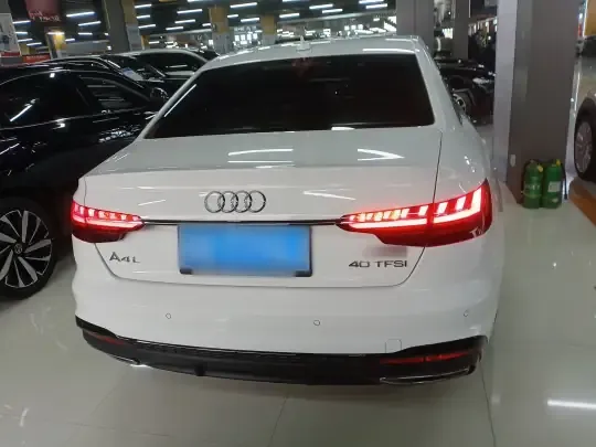 Audi A4L 2022 (48300 км)