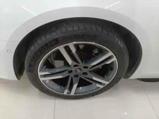 Audi A4L 2022 (48300 км)