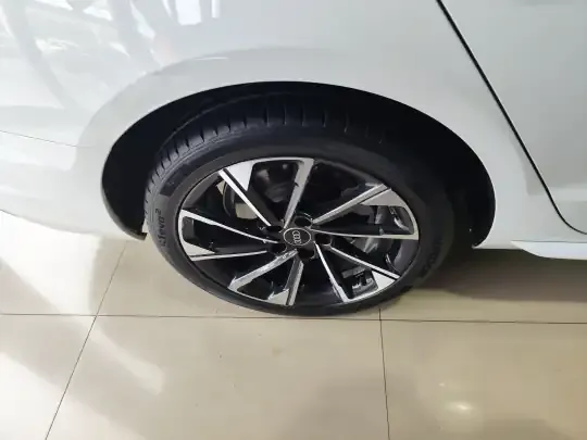 Audi A4L 2022 (74600 км)