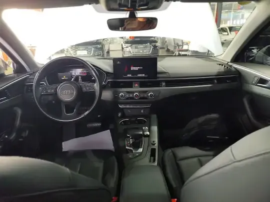 Audi A4L 2022 (74600 км)