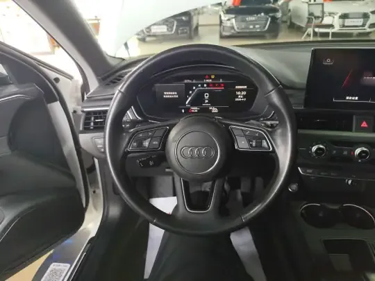 Audi A4L 2022 (74600 км)