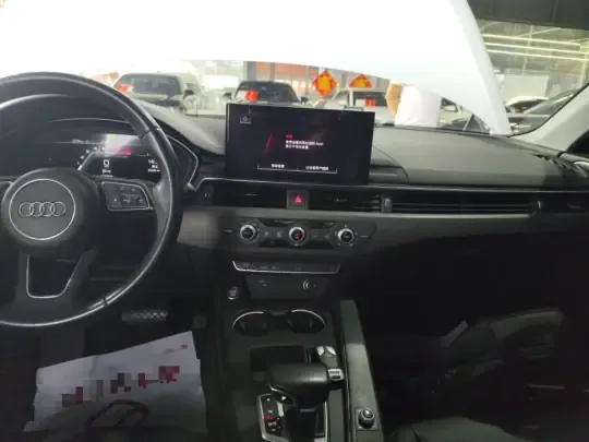Audi A4L 2022 (74600 км)