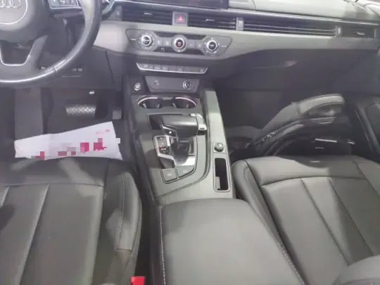 Audi A4L 2022 (74600 км)