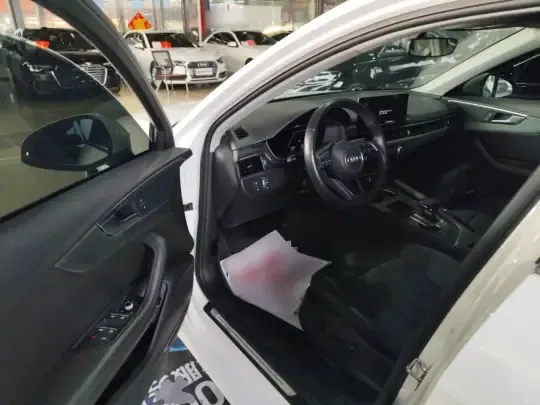 Audi A4L 2022 (74600 км)