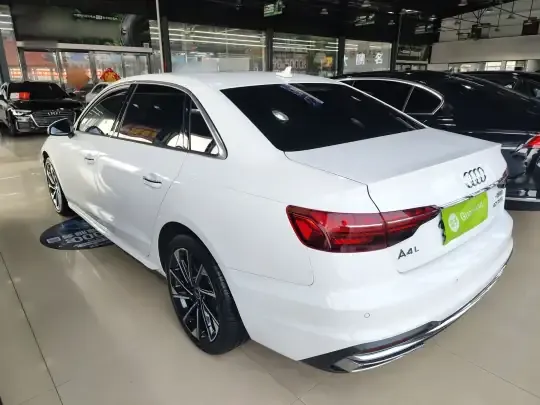 Audi A4L 2022 (74600 км)