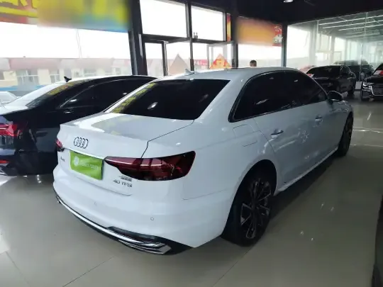 Audi A4L 2022 (74600 км)