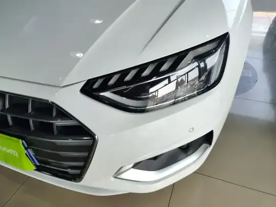 Audi A4L 2022 (74600 км)