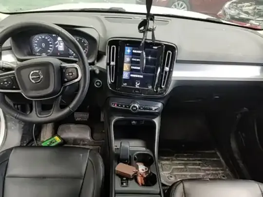 Volvo XC40 2022 (48700 км)