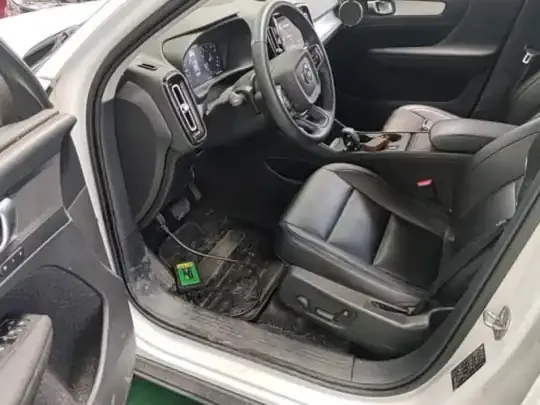 Volvo XC40 2022 (48700 км)