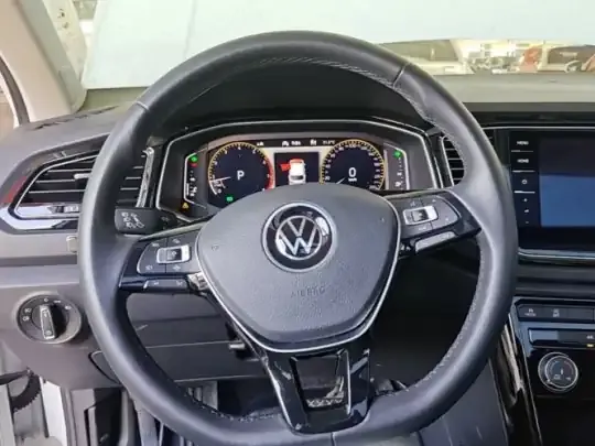 Volkswagen T-ROC 2021 (45599 км)