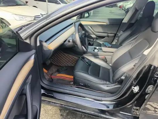 Tesla Model 3 2021 (83699 км)