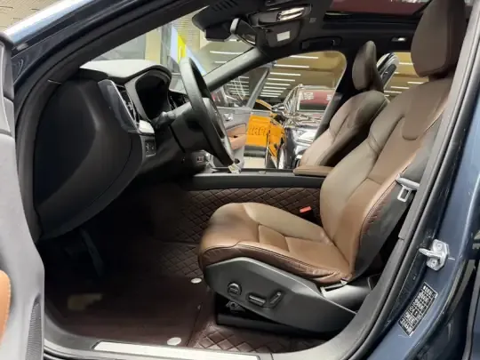 Volvo XC60 2022 (50600 км)