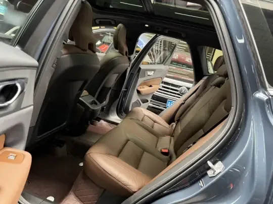 Volvo XC60 2022 (50600 км)