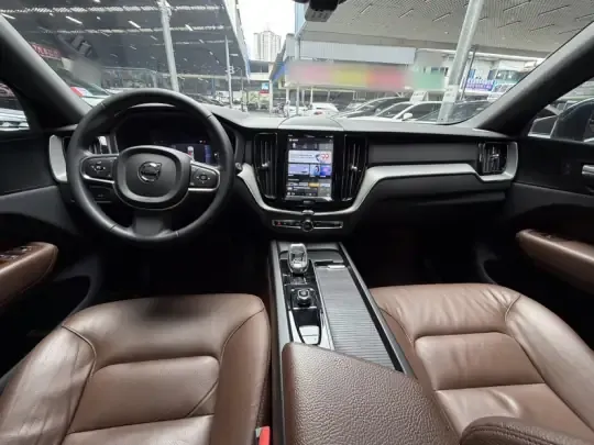 Volvo XC60 2022 (50600 км)