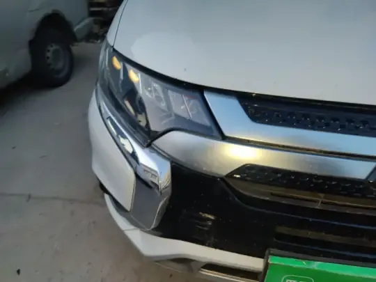 Mitsubishi Outlander 2021 (85300 км)