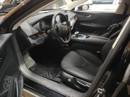 Hongqi E-QM5 2021 (26200 км)