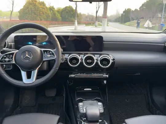 Mercedes-Benz A-Class 2021 (42700 км)