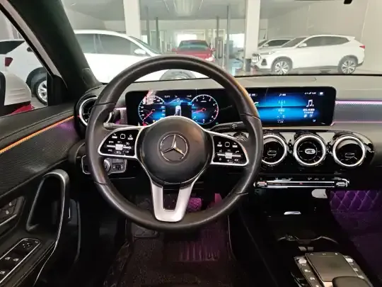 Mercedes-Benz A-Class 2021 (42700 км)