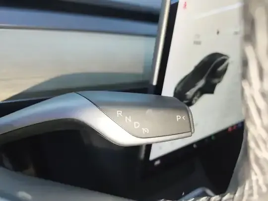 Tesla Model Y 2021 (75900 км)