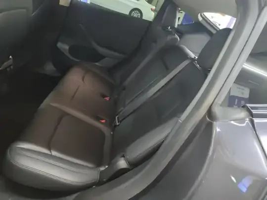 Tesla Model Y 2021 (75900 км)