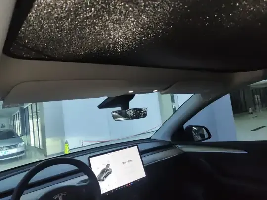 Tesla Model Y 2021 (75900 км)