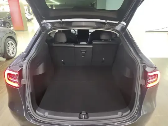 Tesla Model Y 2021 (75900 км)