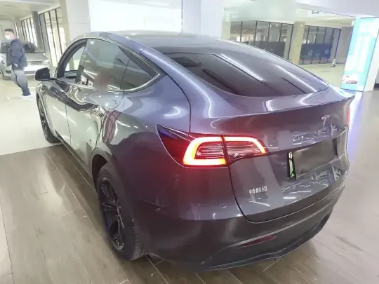 Tesla Model Y 2021 (75900 км)