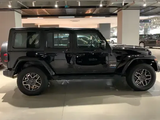 Jeep Wrangler New Energy 2021 (32200 км)