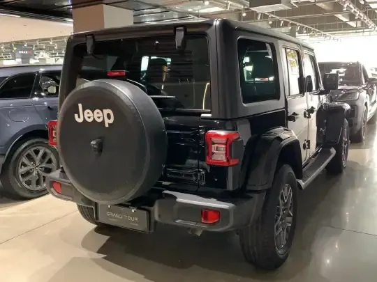 Jeep Wrangler New Energy 2021 (32200 км)
