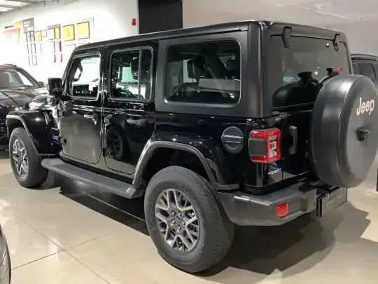 Jeep Wrangler New Energy 2021 (32200 км)