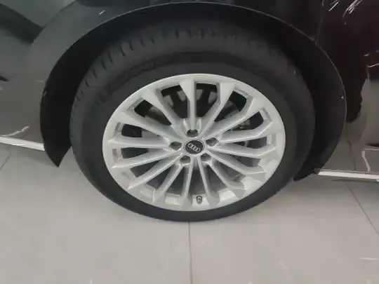 Audi A8 2022 (128100 км)