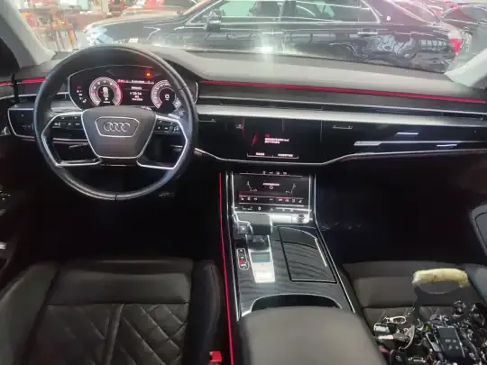 Audi A8 2022 (128100 км)