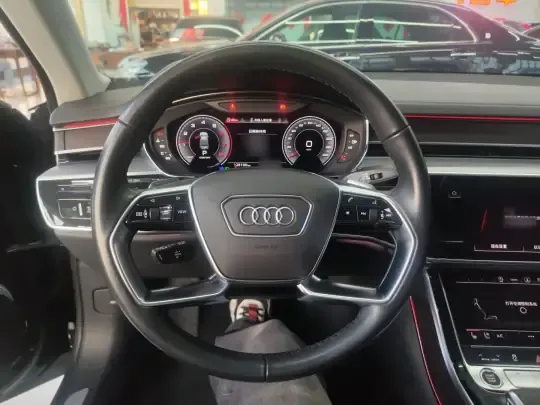 Audi A8 2022 (128100 км)