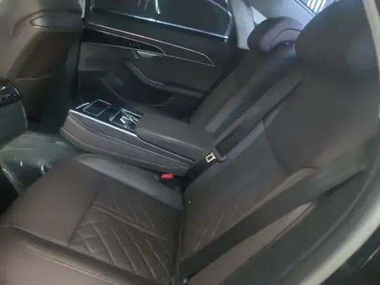 Audi A8 2022 (128100 км)