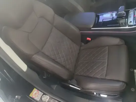 Audi A8 2022 (128100 км)