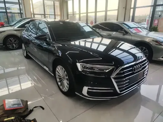 Audi A8 2022 (128100 км)
