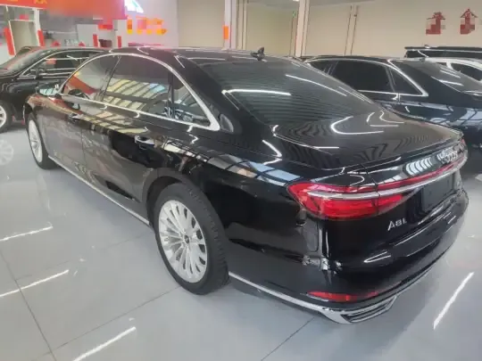 Audi A8 2022 (128100 км)