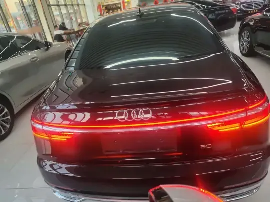 Audi A8 2022 (128100 км)