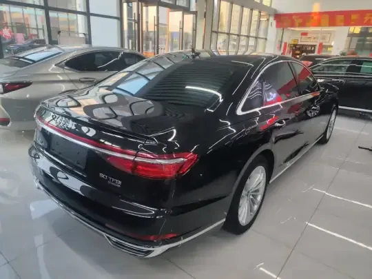 Audi A8 2022 (128100 км)
