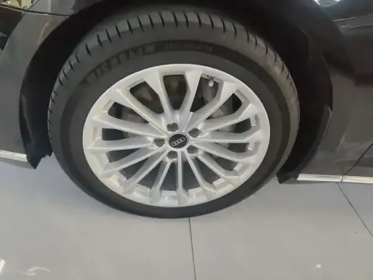 Audi A8 2022 (128100 км)