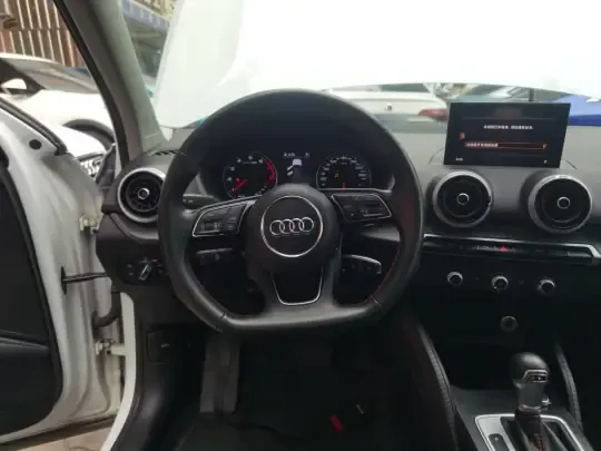 Audi Q2L 2022 (39400 км)