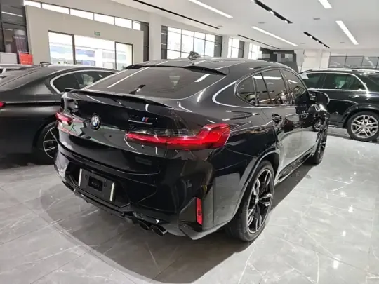 BMW X4 M 2022 (3900 км)
