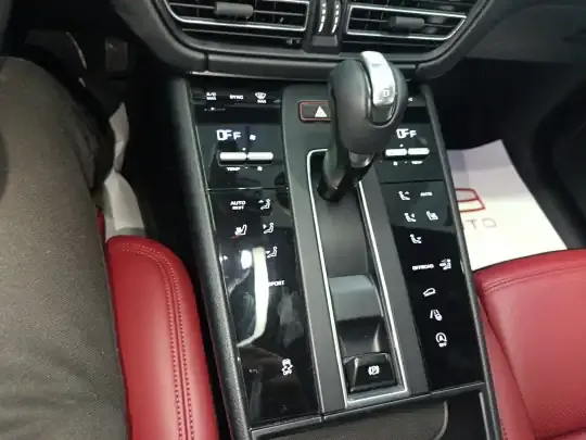 Porsche Macan 2022 (78300 км)