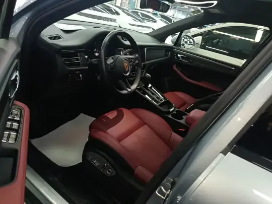 Porsche Macan 2022 (78300 км)