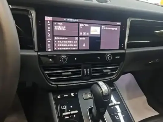 Porsche Macan 2022 (71800 км)